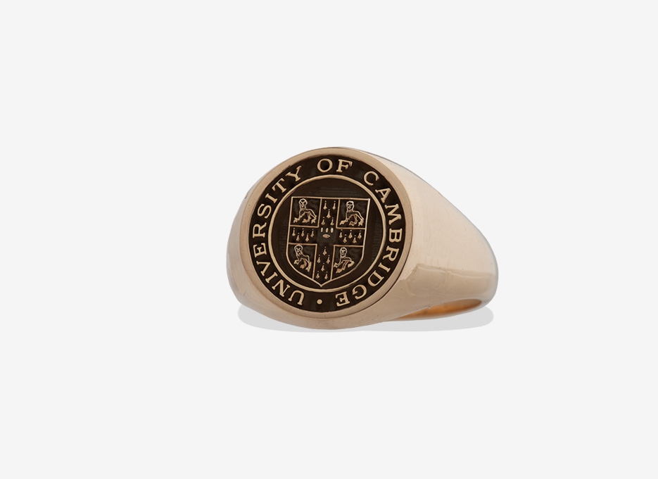 Oversized Signet in Gold, 18.5mm